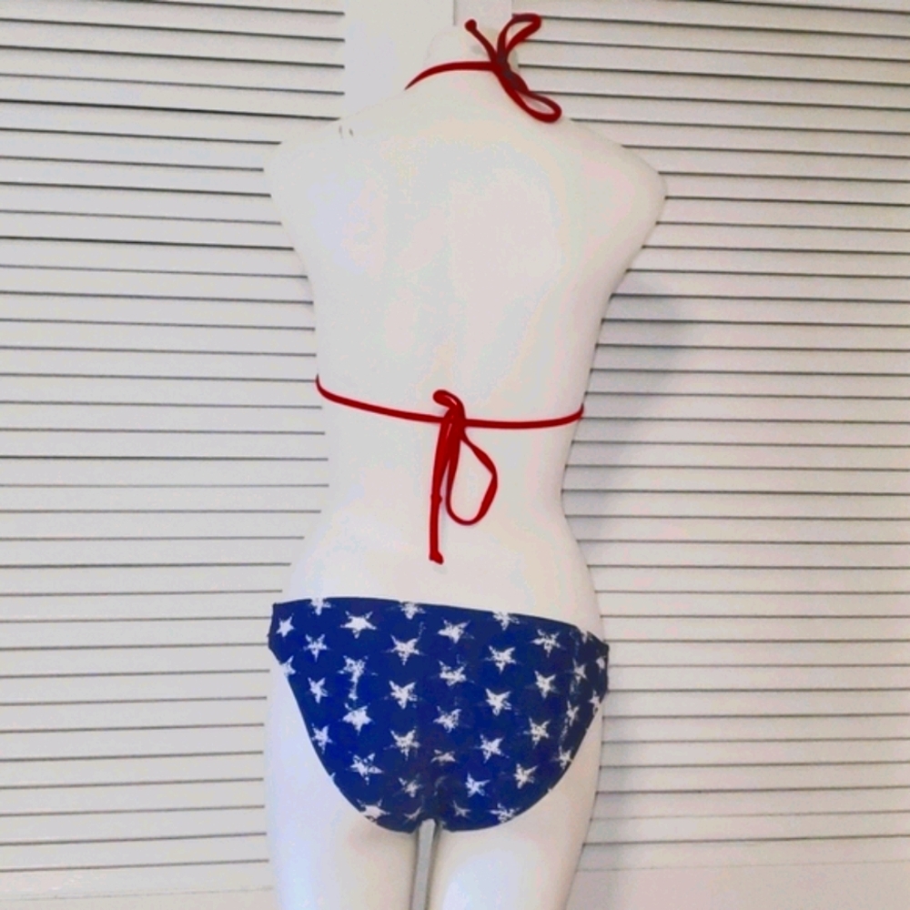Bikini - Picture 2 of 10